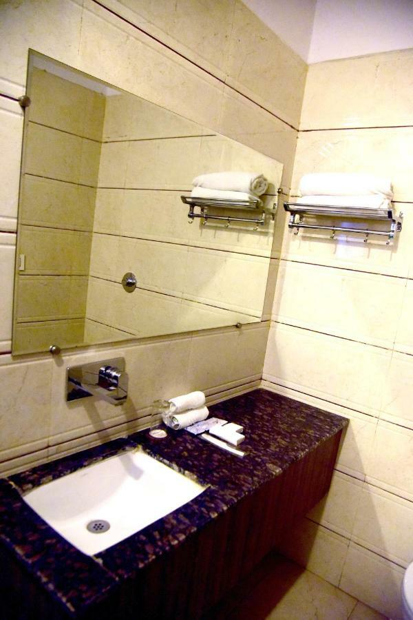Hotel D S Inn أمريتسار المظهر الخارجي الصورة