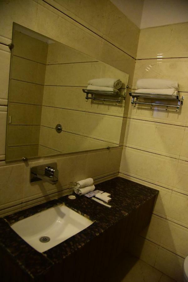 Hotel D S Inn أمريتسار المظهر الخارجي الصورة