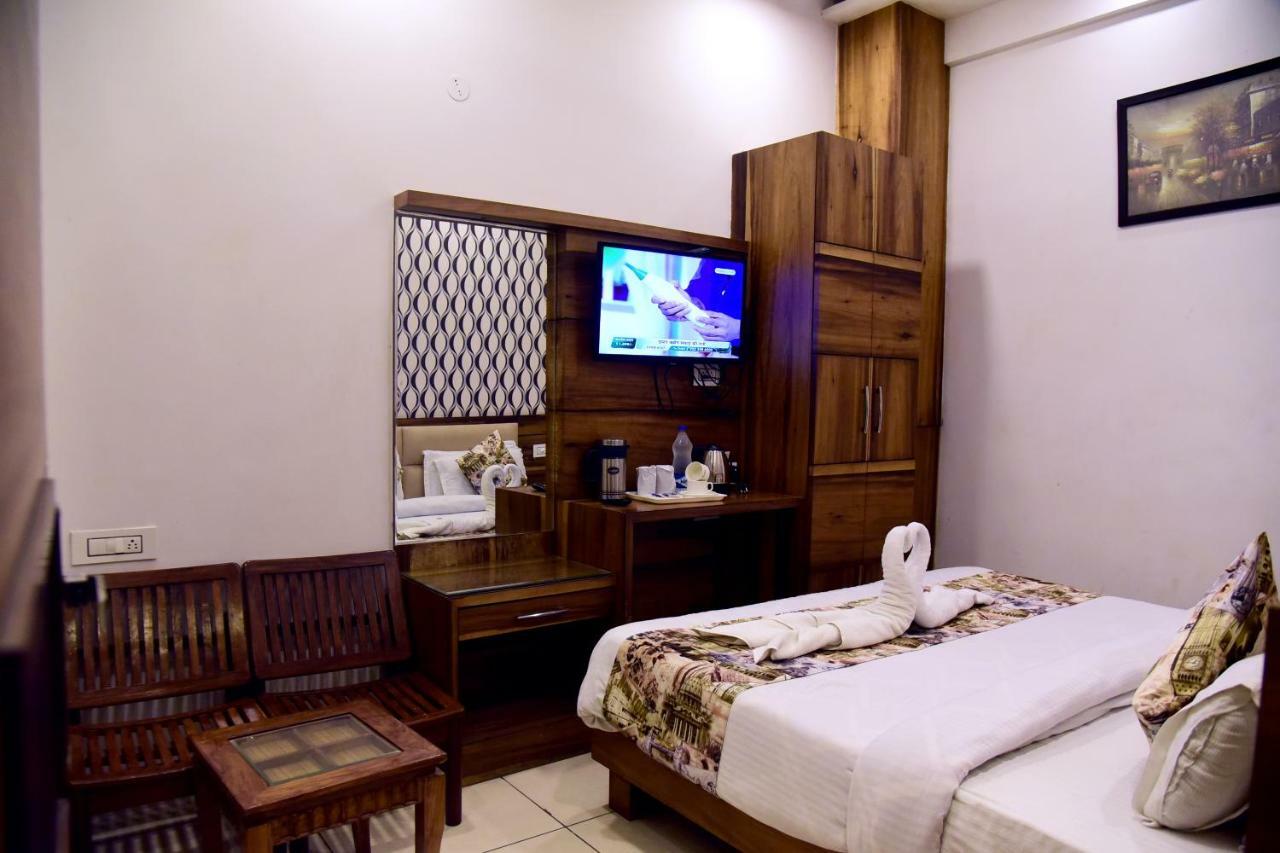Hotel D S Inn أمريتسار المظهر الخارجي الصورة